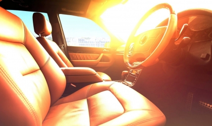 Kinh nghiệm lái xe: Những vật dụng không nên để trong xe ngày nắng nóng